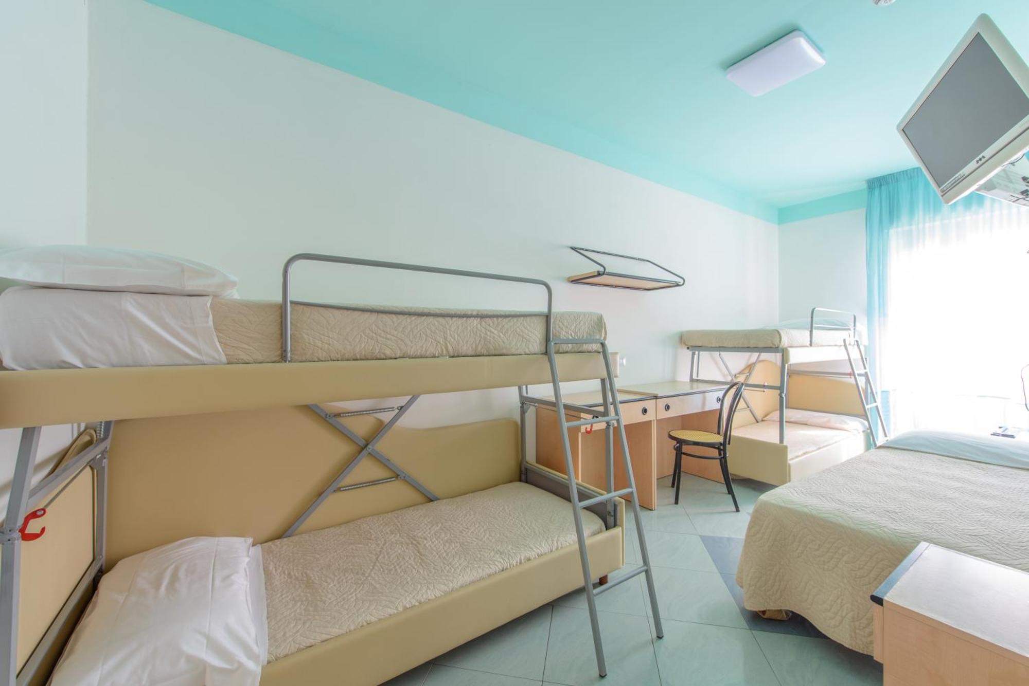 Deluxe Quadruple Room,1654305257:JPEG