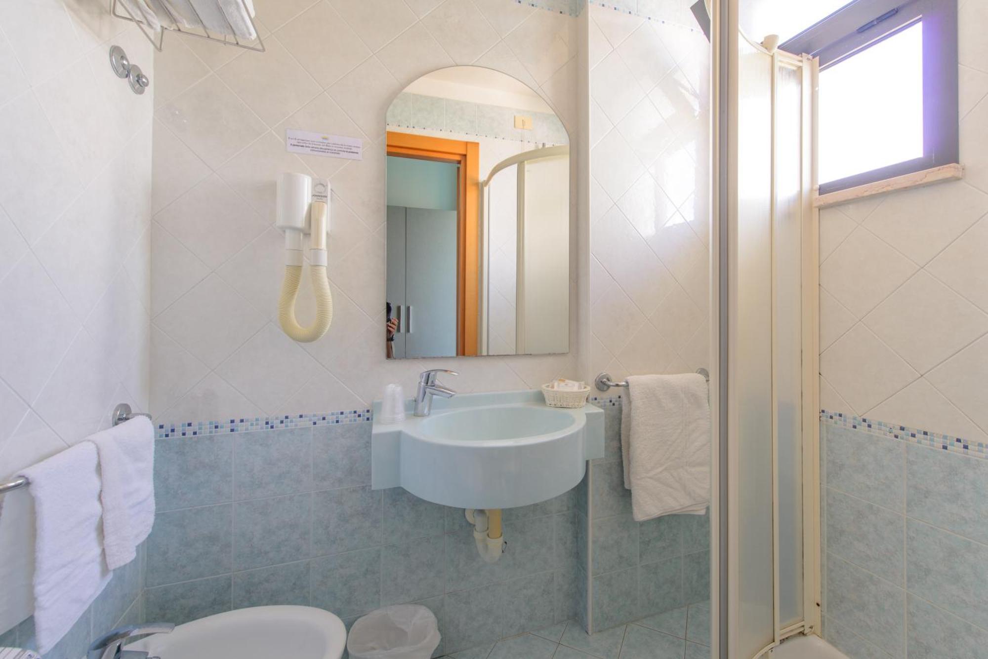 Standard Double or Twin Room,1758615293:JPEG